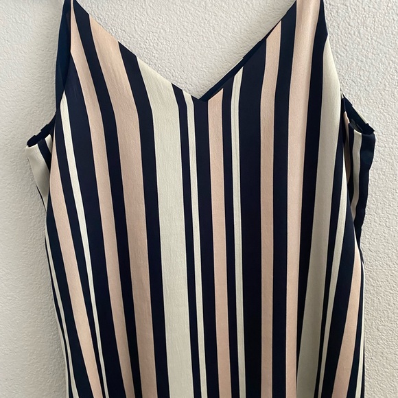 Express downtown cami v-neck top L - Picture 5 of 10